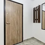 The White Axis With View And Self Check-in