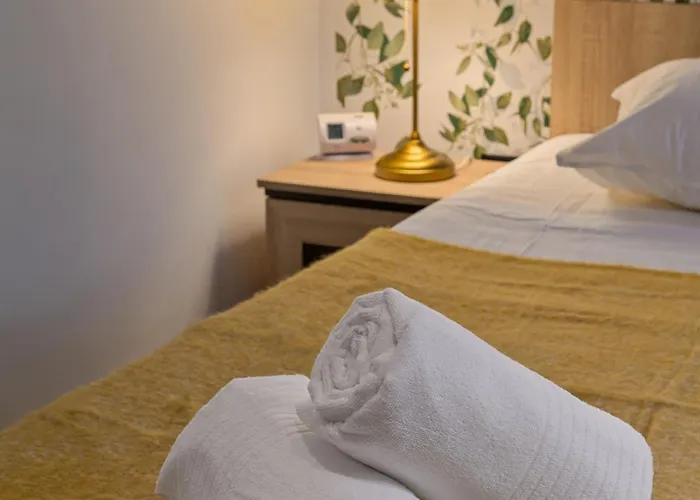 The White Axis With View And Self Check-in Apartament