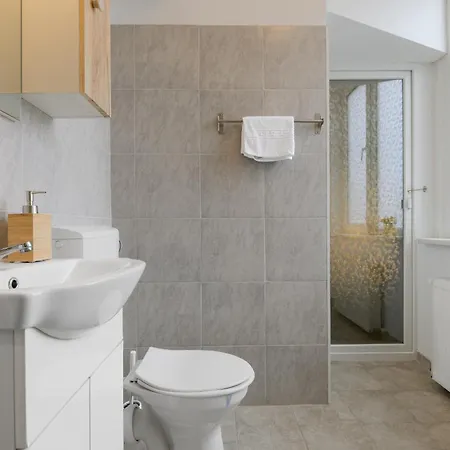 The White Axis With View And Self Check-in