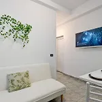 아파트 The White Axis With View And Self Check-in 부쿠레슈티
